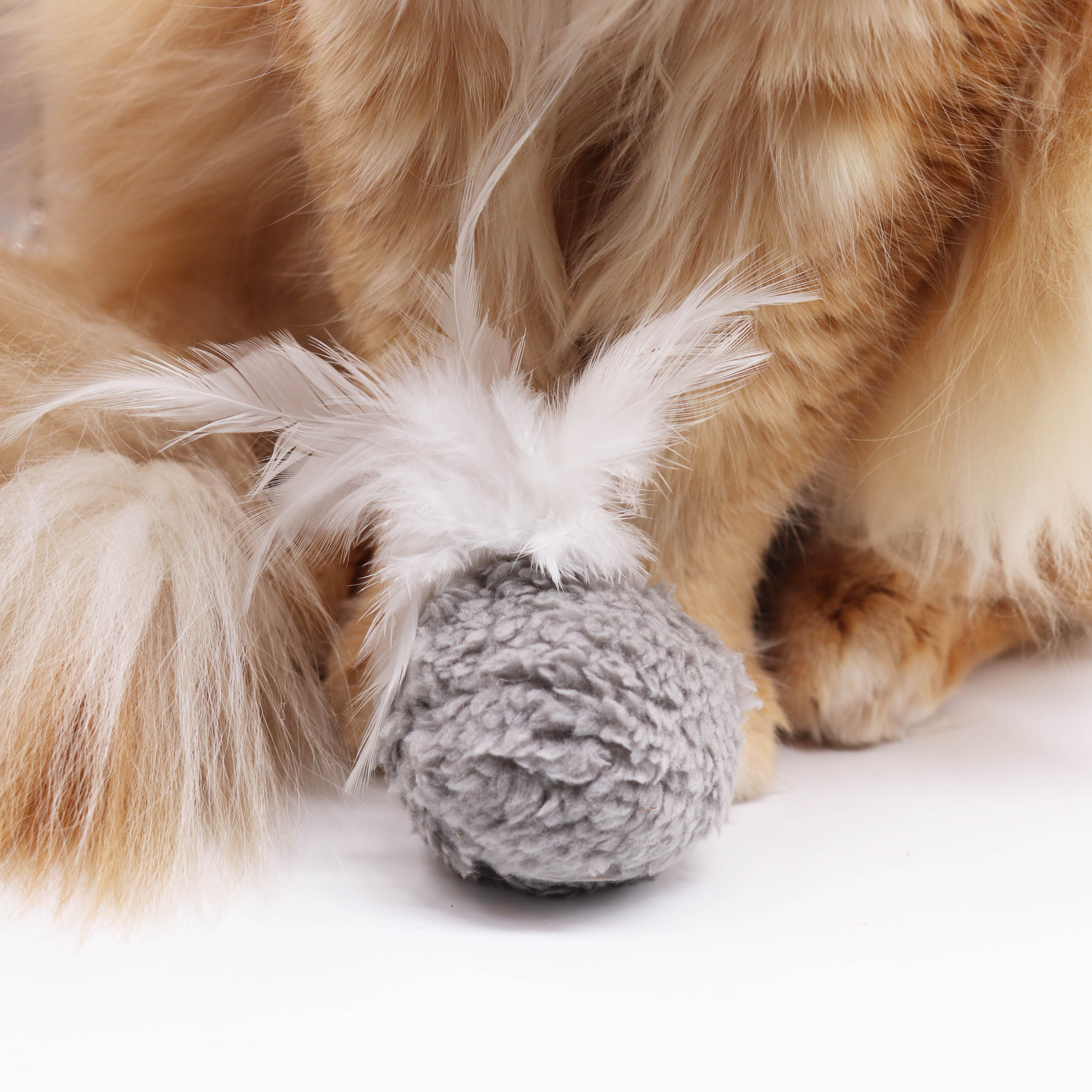 AFP Ball in Lammfelloptik Grau mit Katzenminze - Miau & More